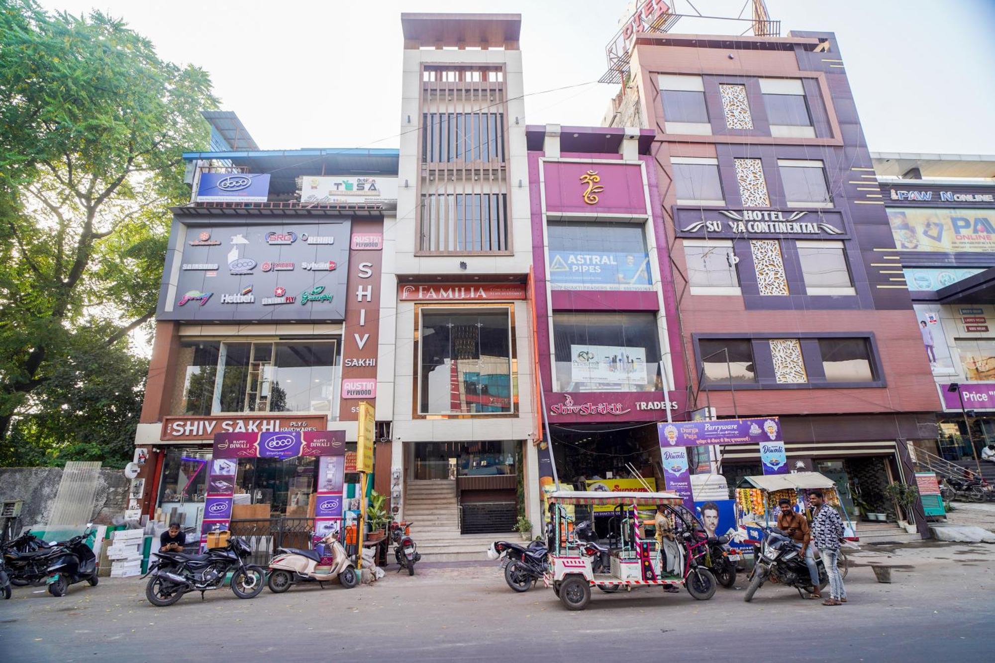 Familia Hotel And Banquets Lucknow Exterior foto